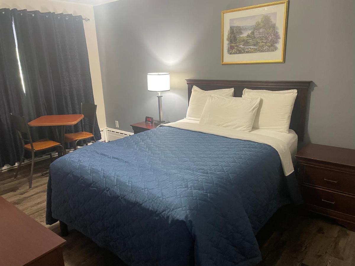 Nites Inn Motel Cornwall Extérieur photo